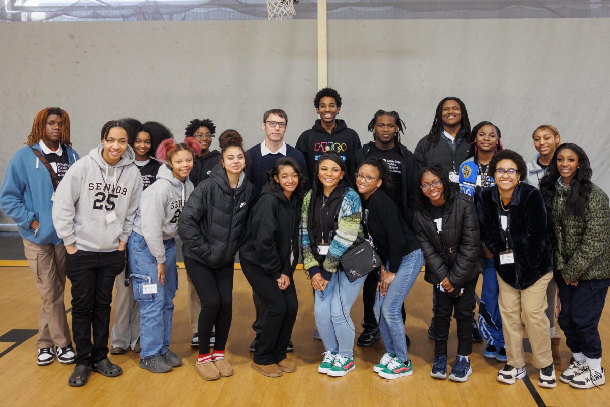 UA’s APS seniors and juniors took a picture at a recent field trip.